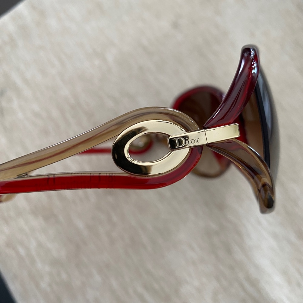 !!SOLD!! DIOR SUNGLASSES - Picture 5 of 7